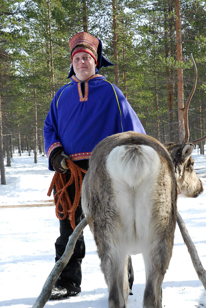 Lapon Suomi avec renne