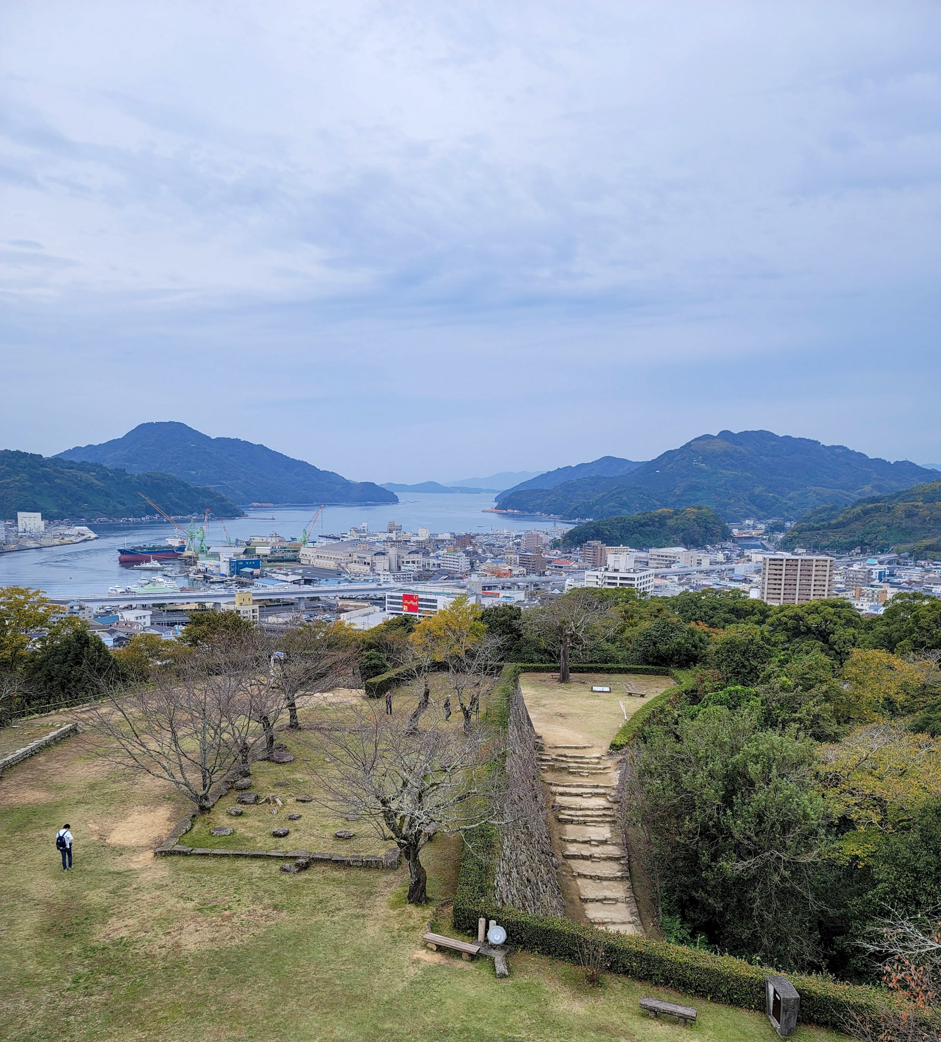 宇和島城から市街