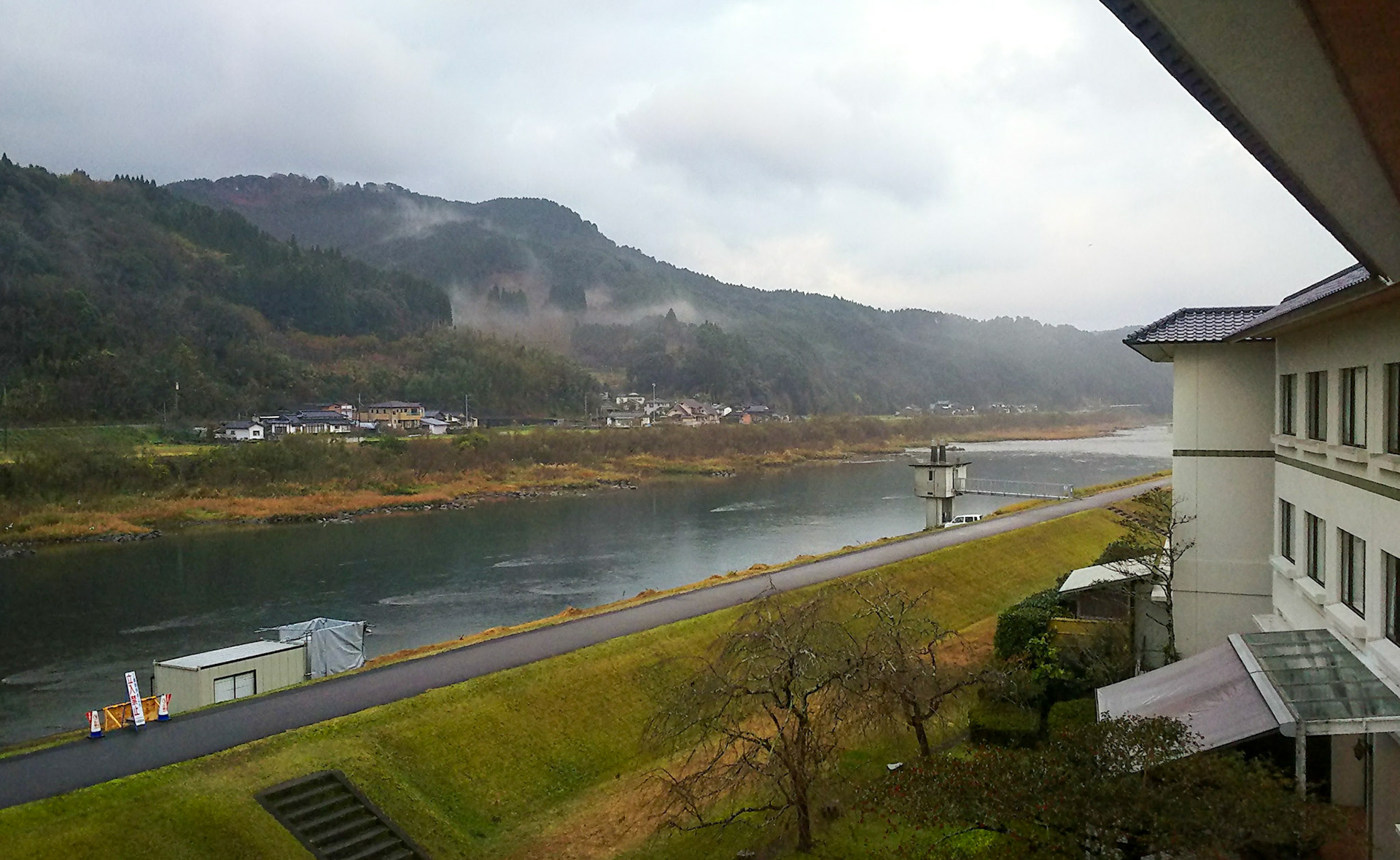 旅館 翠嵐楼からの球磨川(人吉)