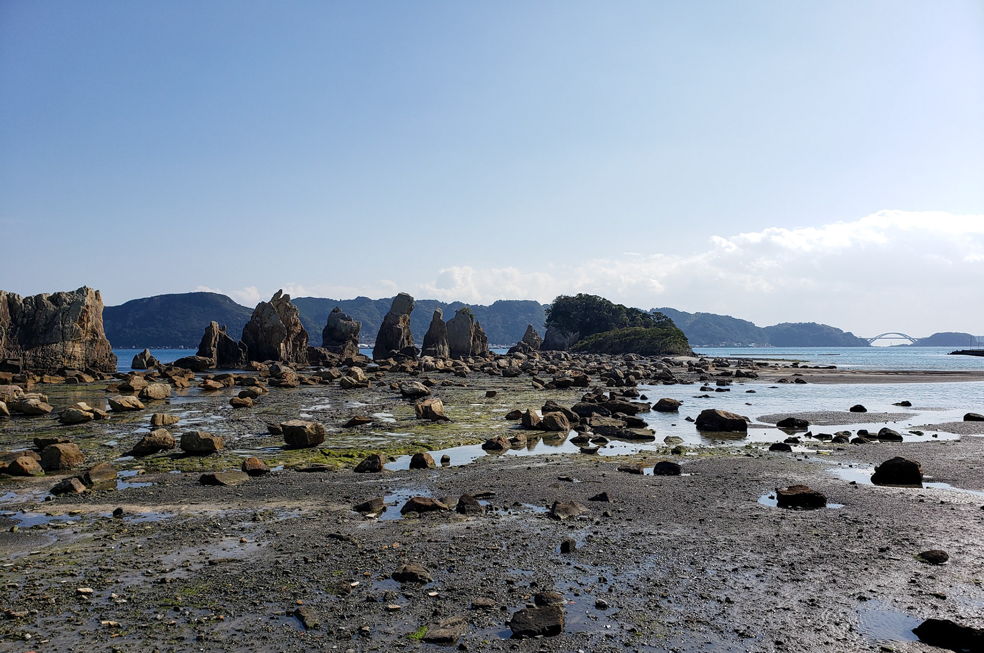 橋杭岩