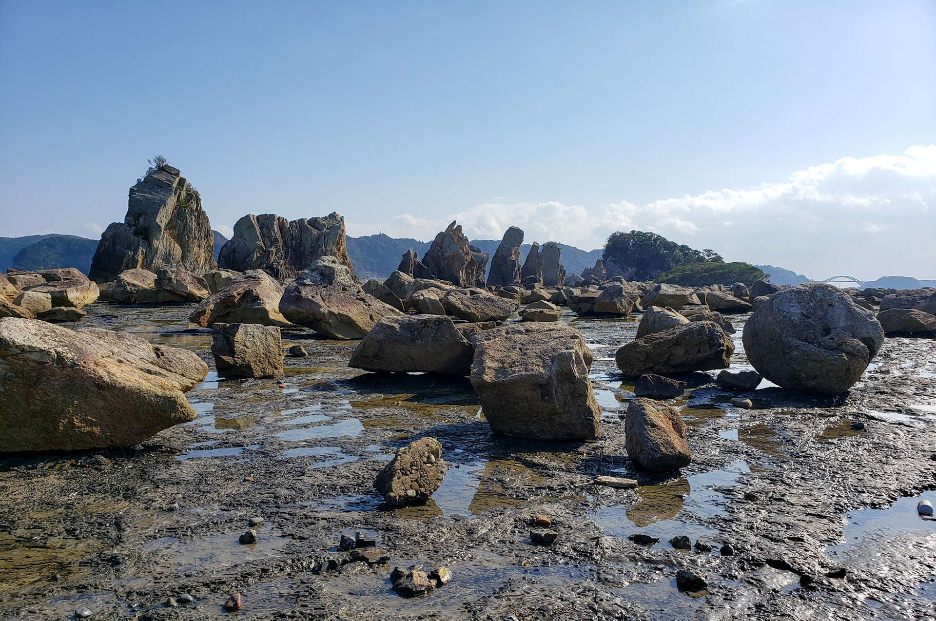 橋杭岩