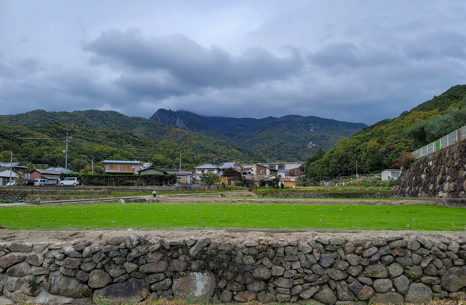 ヤマロク醤油裏手