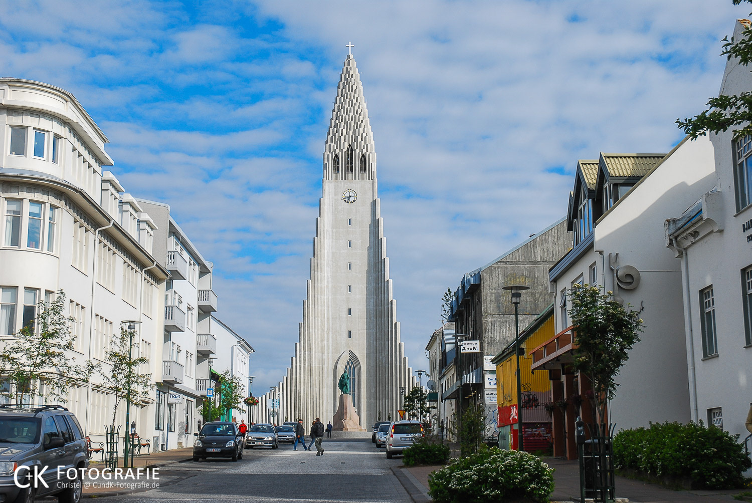 Einkaufsstraße zur Hallgrimskirche in Reykjavik