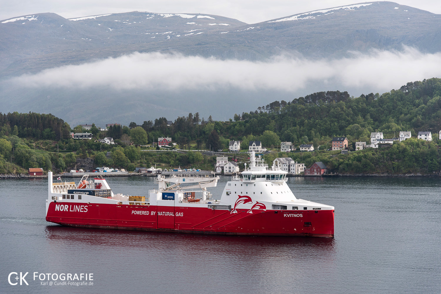 Versorgungsschiff im Hafen von Alesund