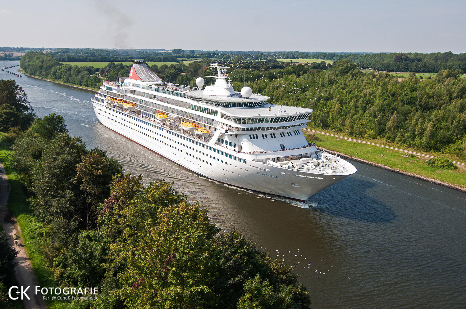 Balmoral im Nord Ostsee Kanal bei Levensau