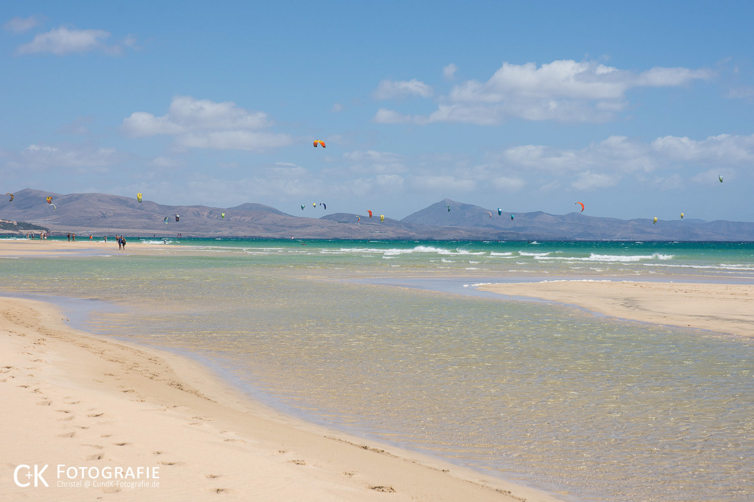 Strand und Kite Surfer an der Playa de Sotavento