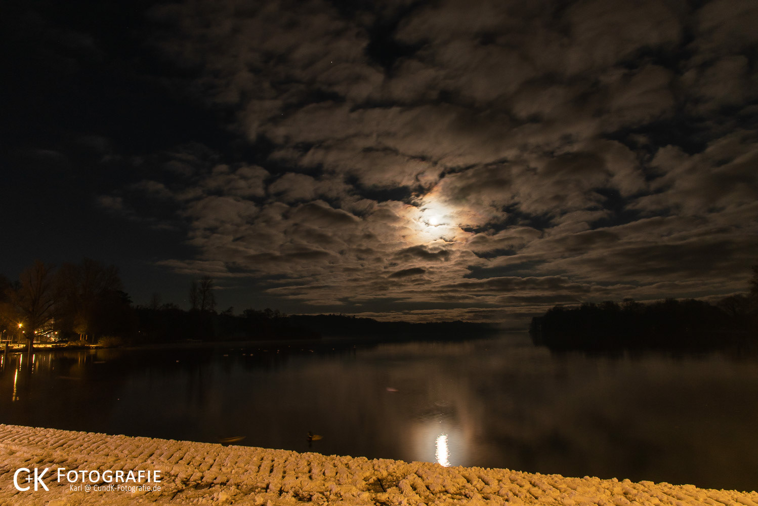 Mond über Eutiner Stadtbucht