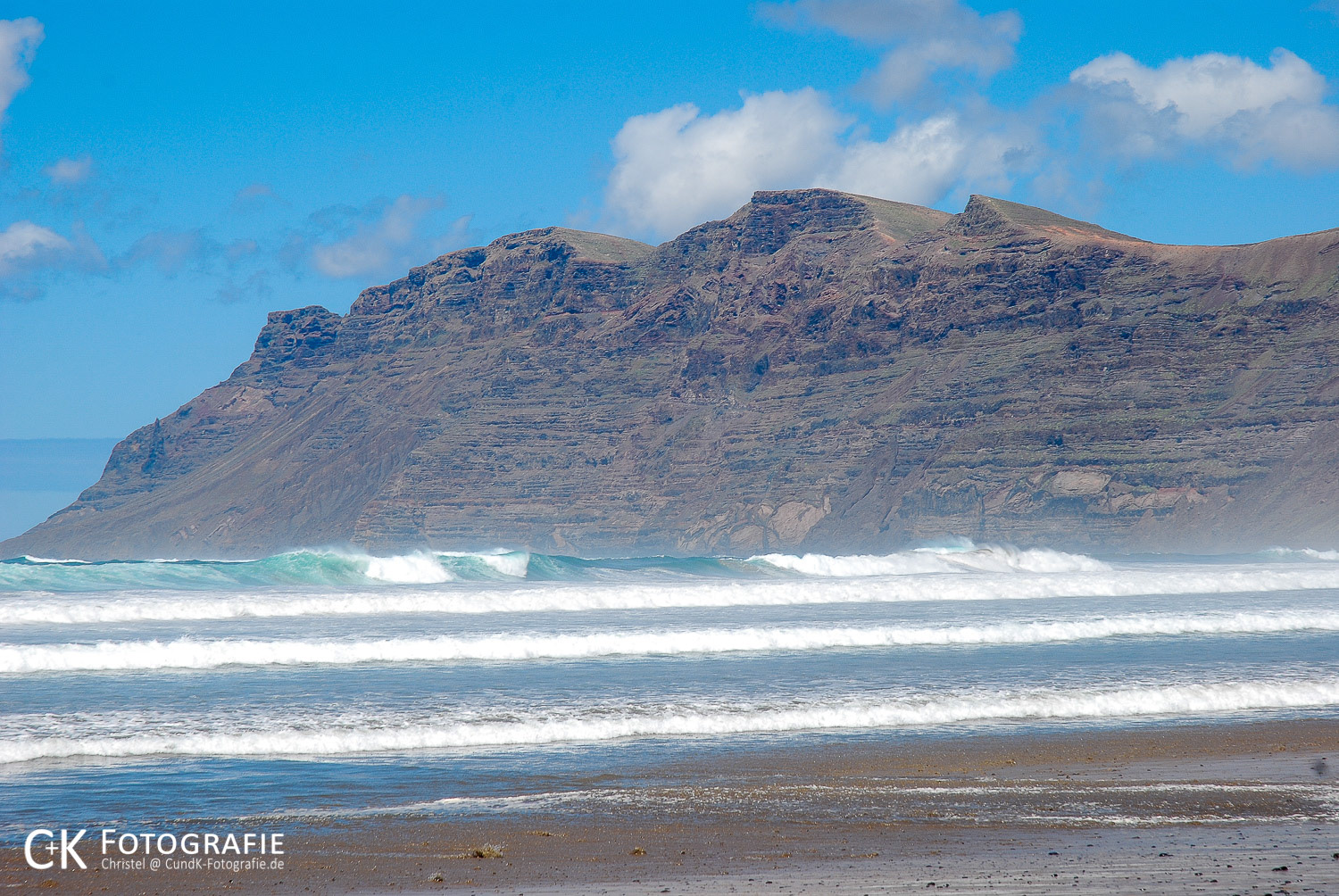 Wellen an der Playa de Famara