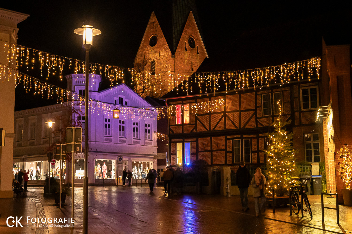 Am Rosengarten mit Michaelis Kirche