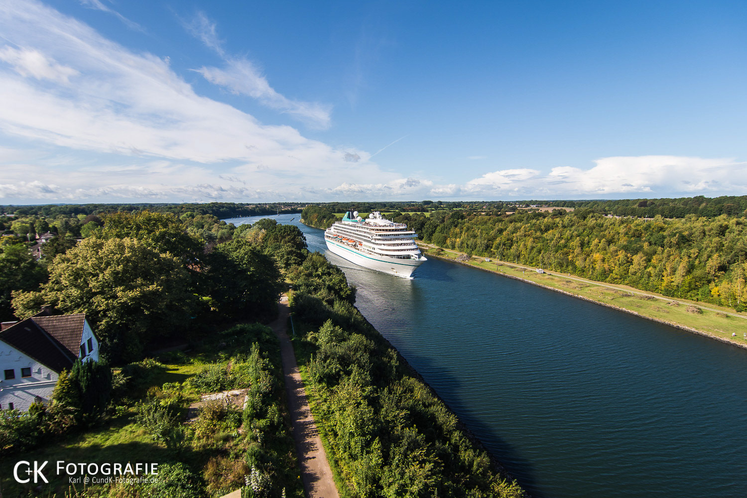 Kreuzfahrtschiff Amera im Nord Ostsee Kanal
