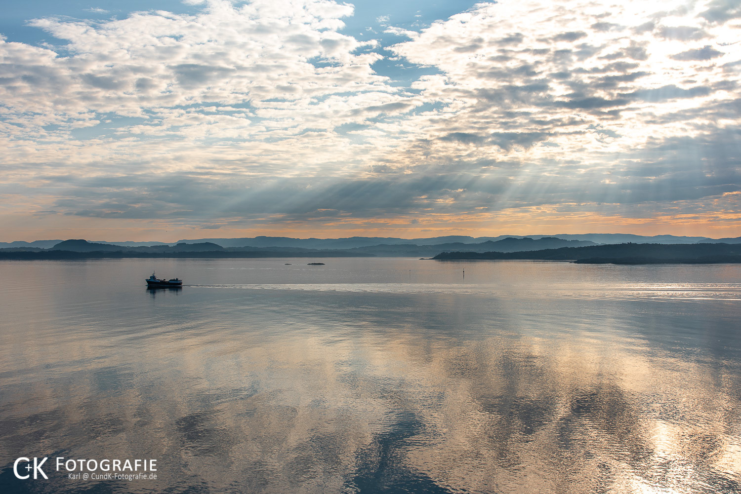 Morgenstimmung im Fjord bei Bergen