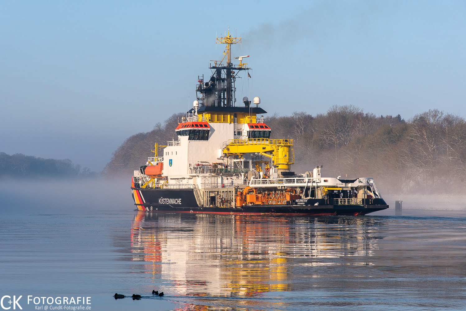 Schiff Neuwerk im Dunst im NOK