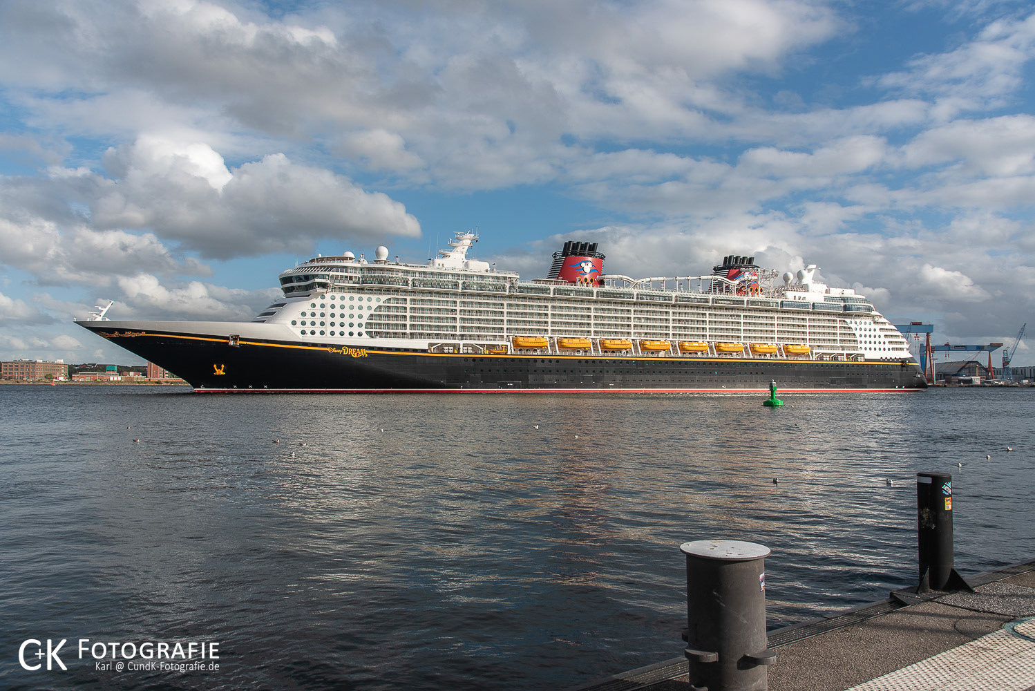 Disney Dream auslaufend Kiel 2023.08.09