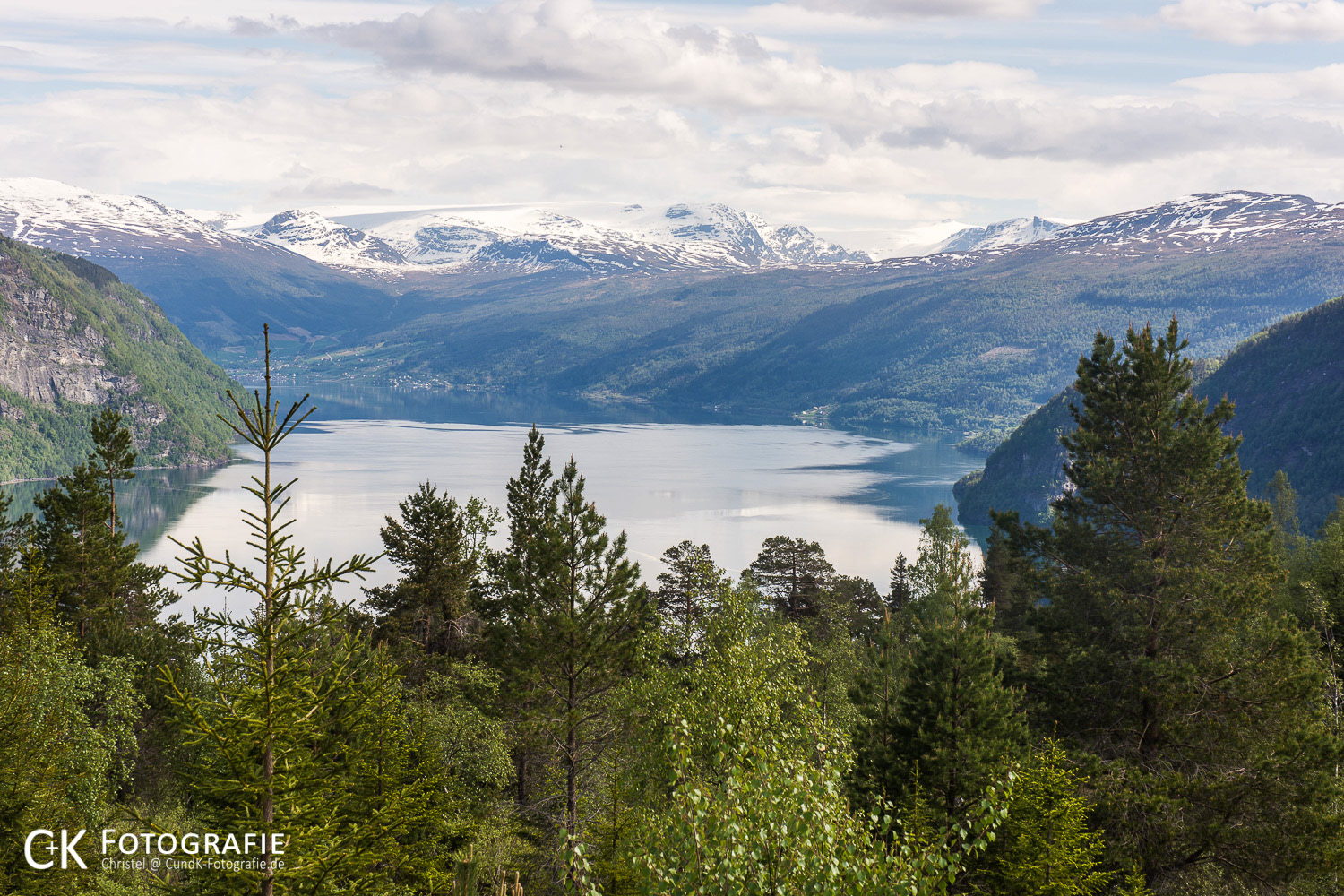 Der Innvikfjord bei Innvik