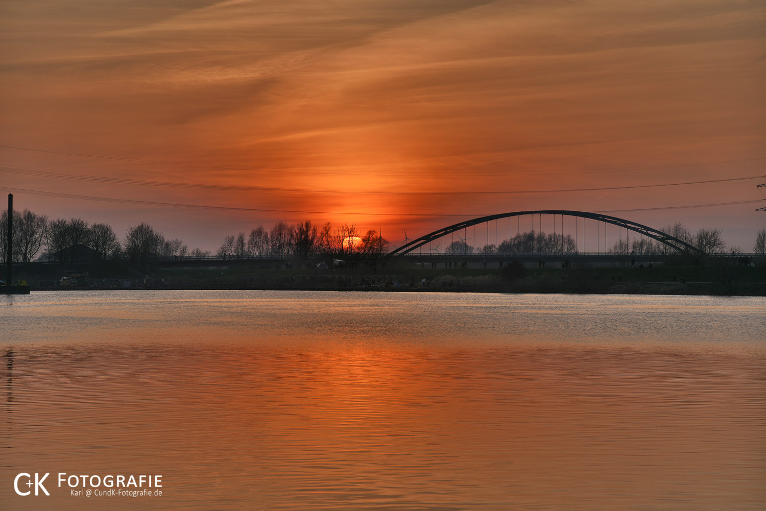 Sonnenuntergang an der Meyer Werft