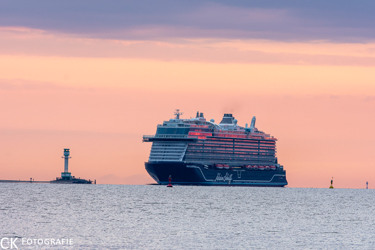 Mein Schiff Relax am Leuchtturm Friedrichsort