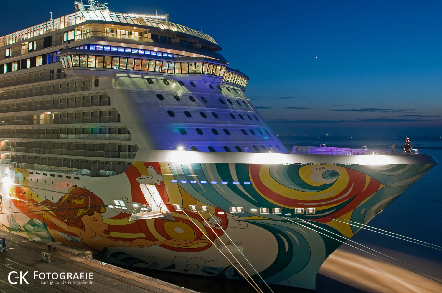 Norwegian Getaway in der Endausrüstung in Bremerhaven