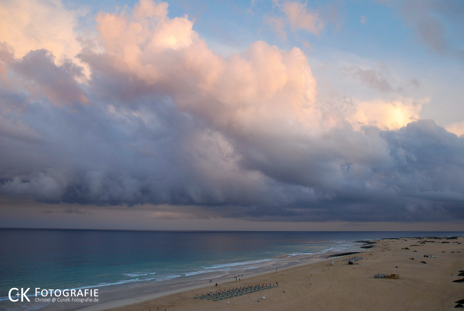 Sonnenuntergang mit Wolken auf Fuerteventura