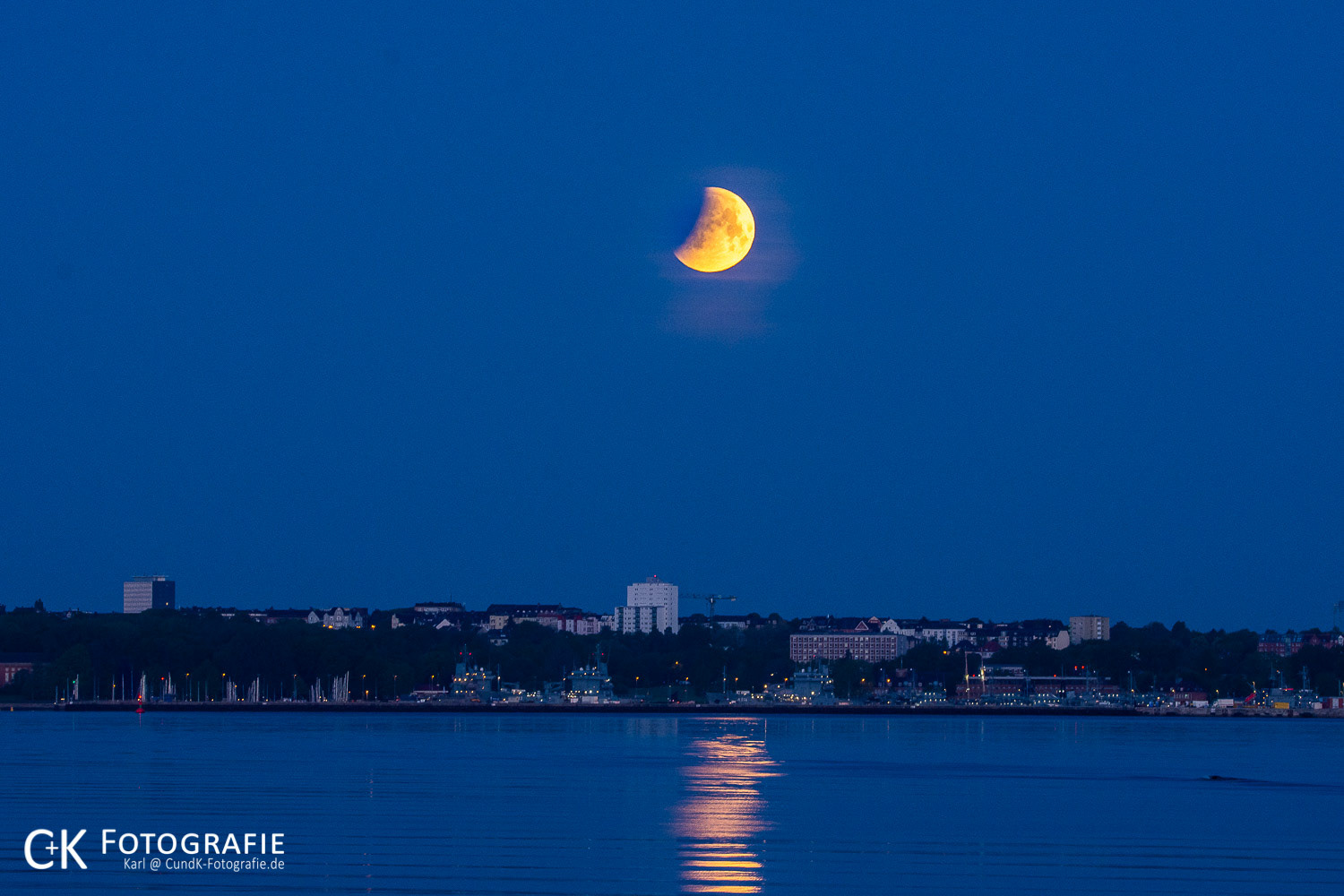 Beginn einer Mondfinsternis 16.05.2022 Kieler Förde