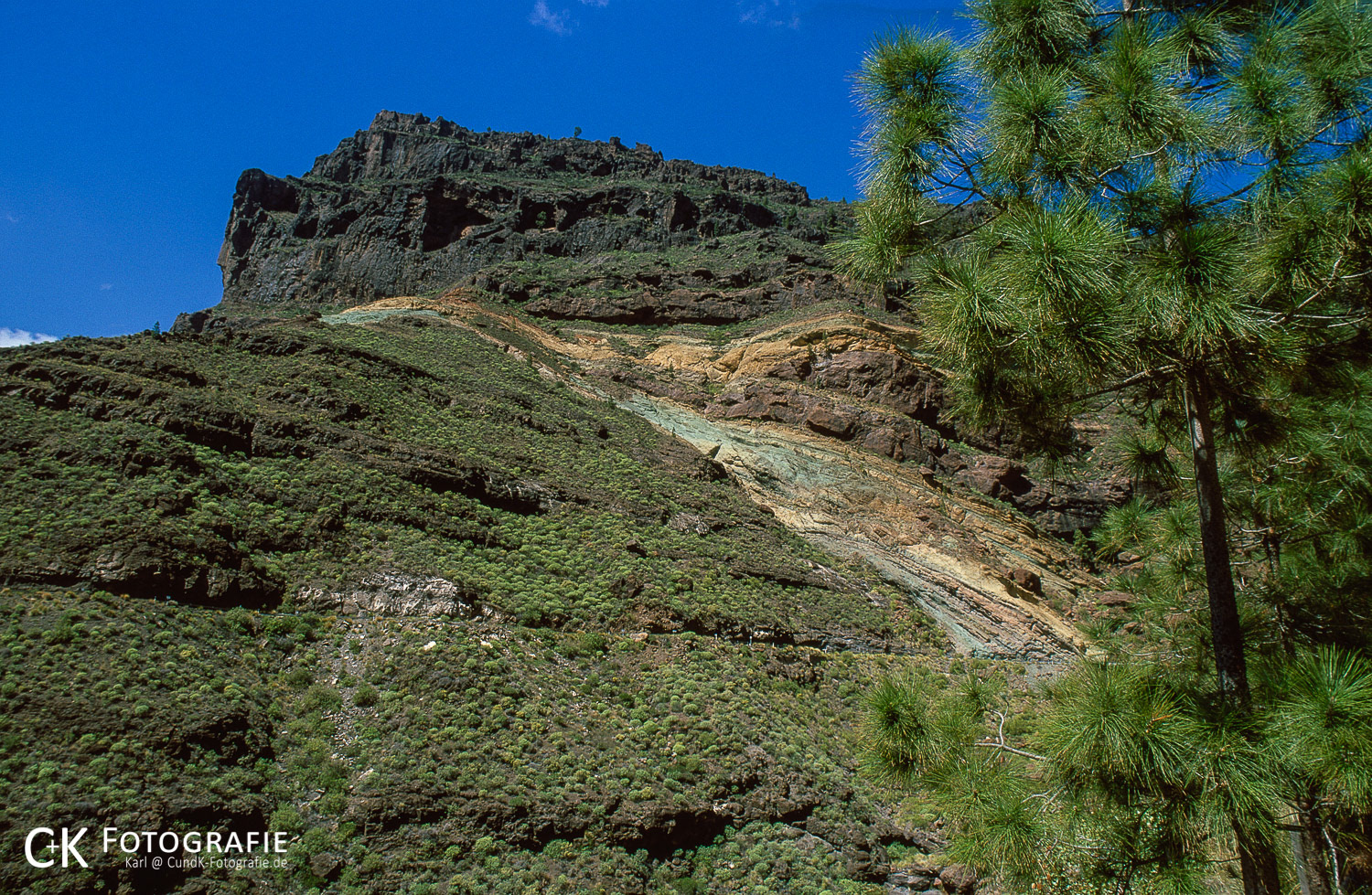 Farbwand Los Azulejos bei Mogan
