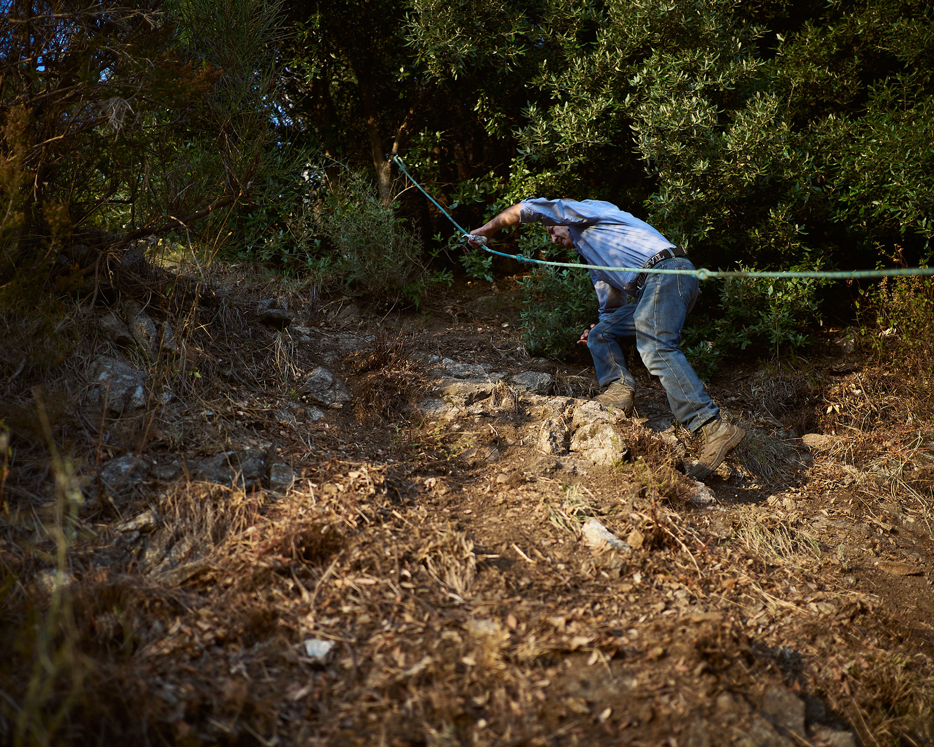 Raggiungere le vette di alcune creste montuose è un' impresa che richiede un notevole sforzo fisico, dovuto alle ripide pendenze e alla totale assenza di strade o sentieri agevoli.