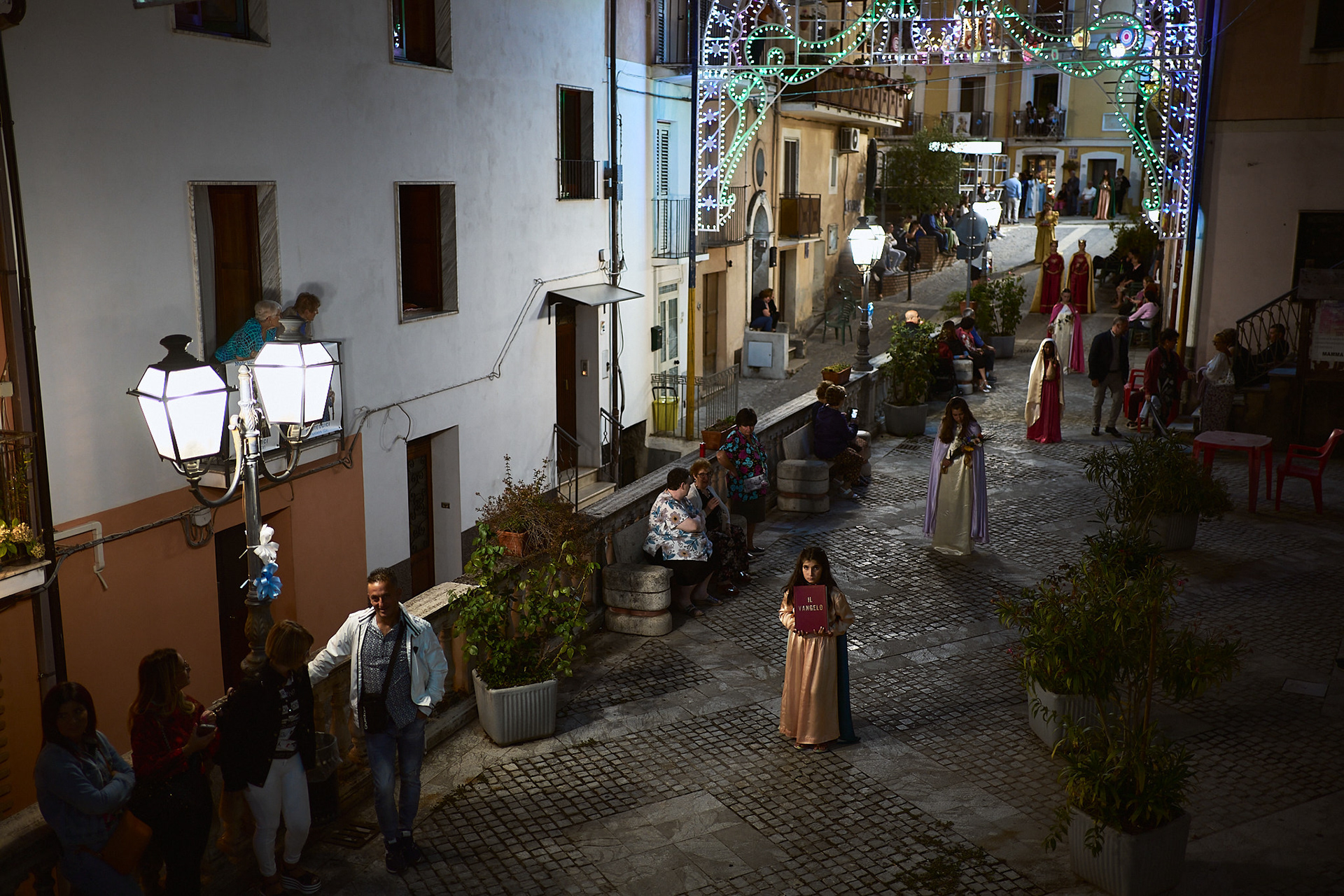 A rappresentare la Madonna di Termine, fino a quell’ istante nel totale anonimato, sarà l’ ultima ragazza in fila.