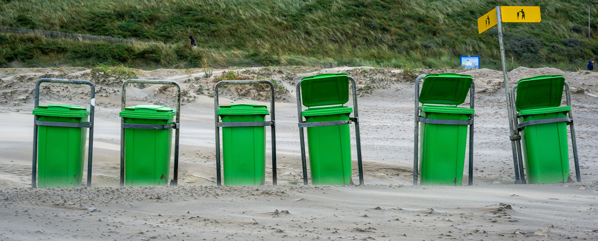 Chattering containers