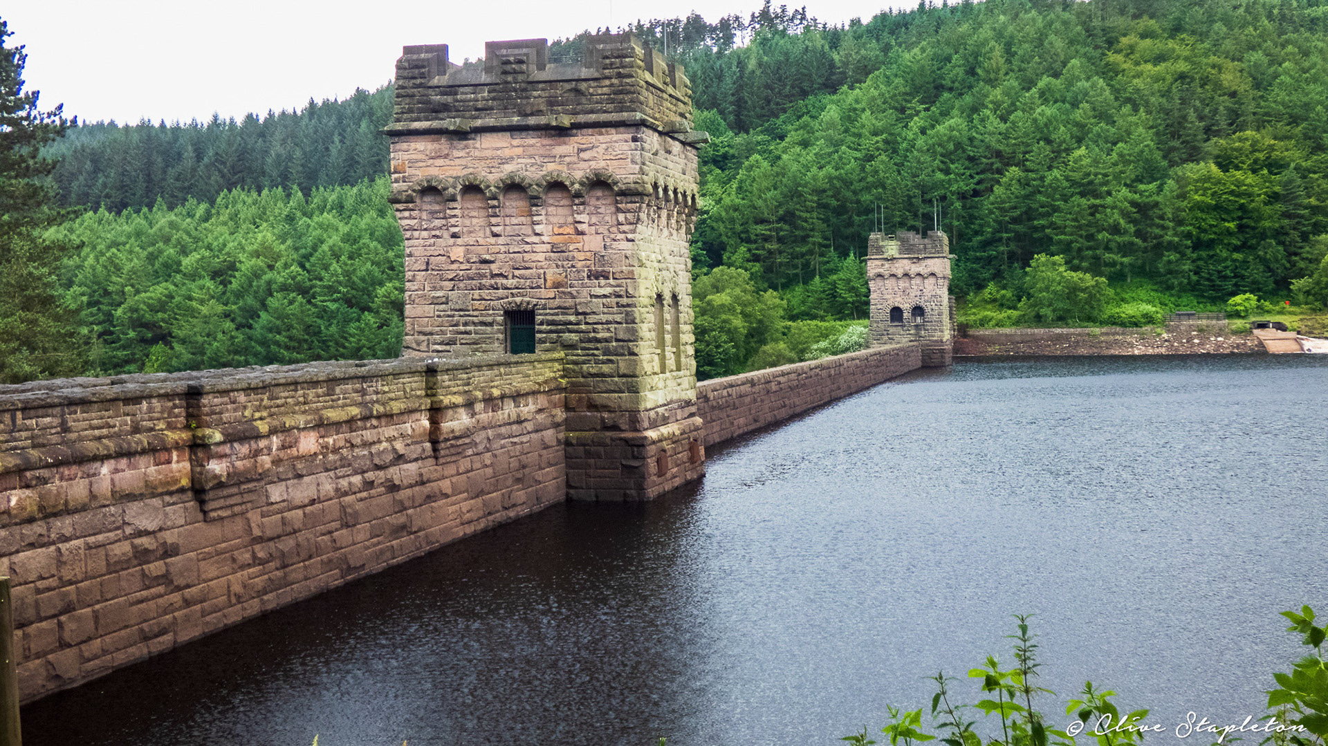 The Derwent Dam Derwent Lake in Peak District