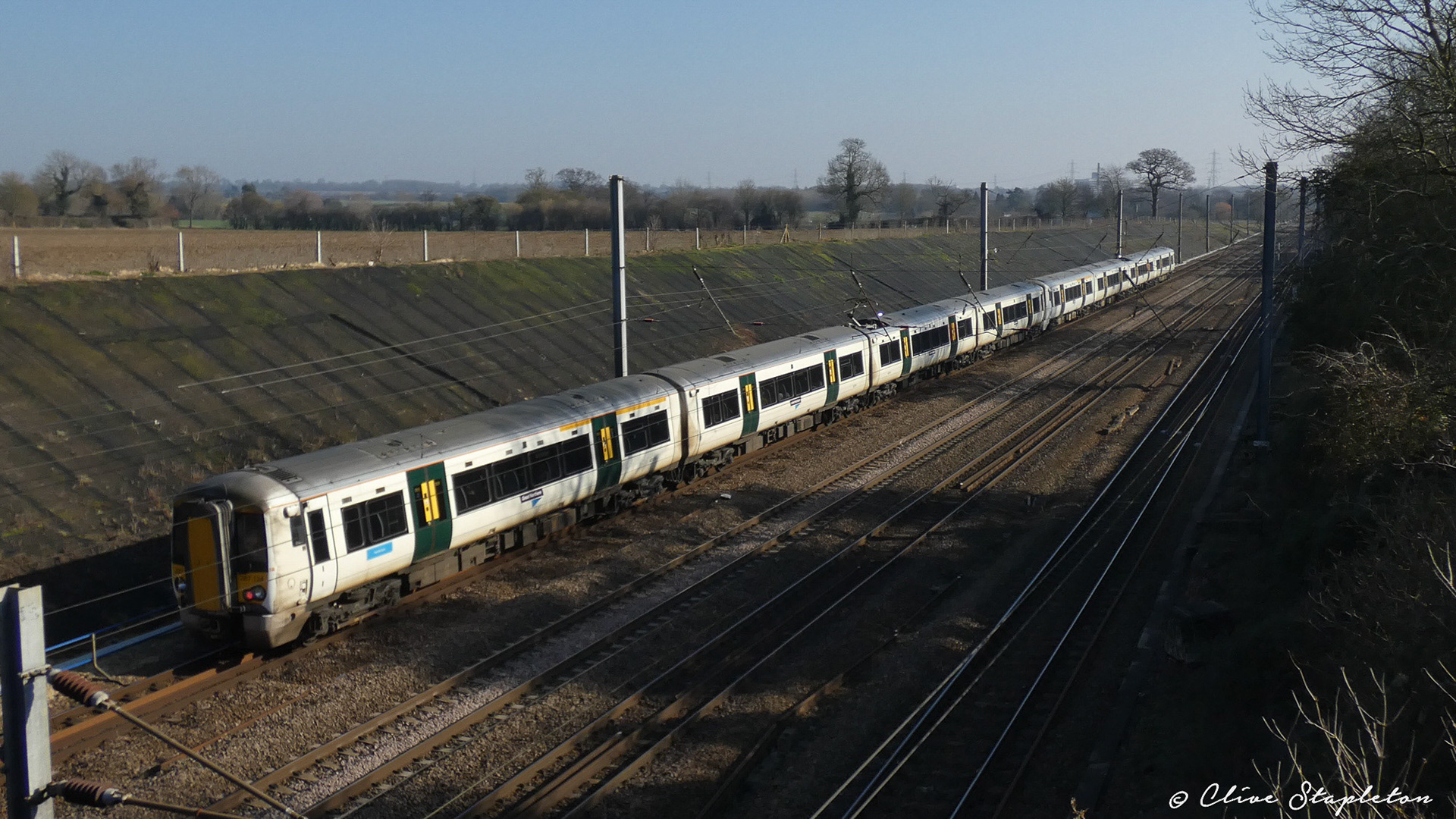 2 Class class 387 Heading to London Kings Cross near Stevenage