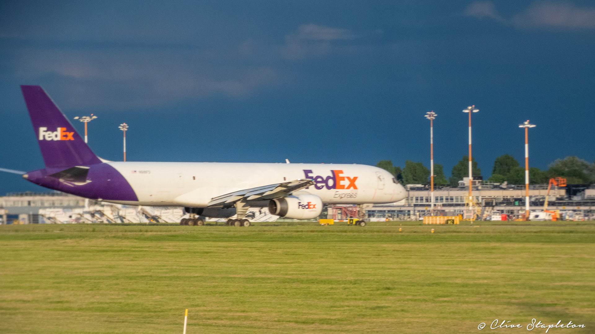 A FedEx Boeing 757 at EMA 9th June 2019