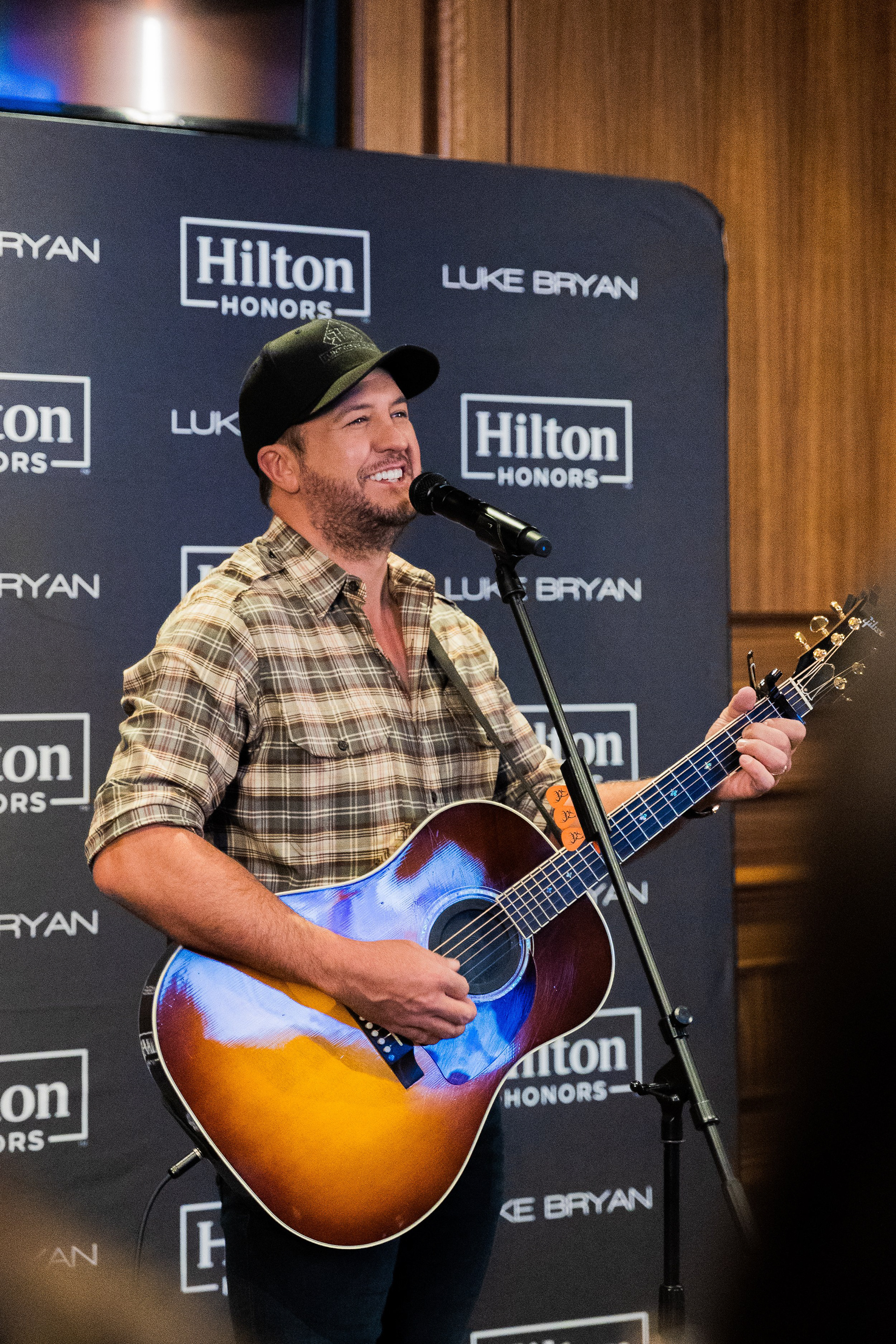 Luke Bryan performing an intimate set for Hilton Honors members at Alle 66 Lounge. Shot for Live Nation, capturing exclusive VIP brand experiences.