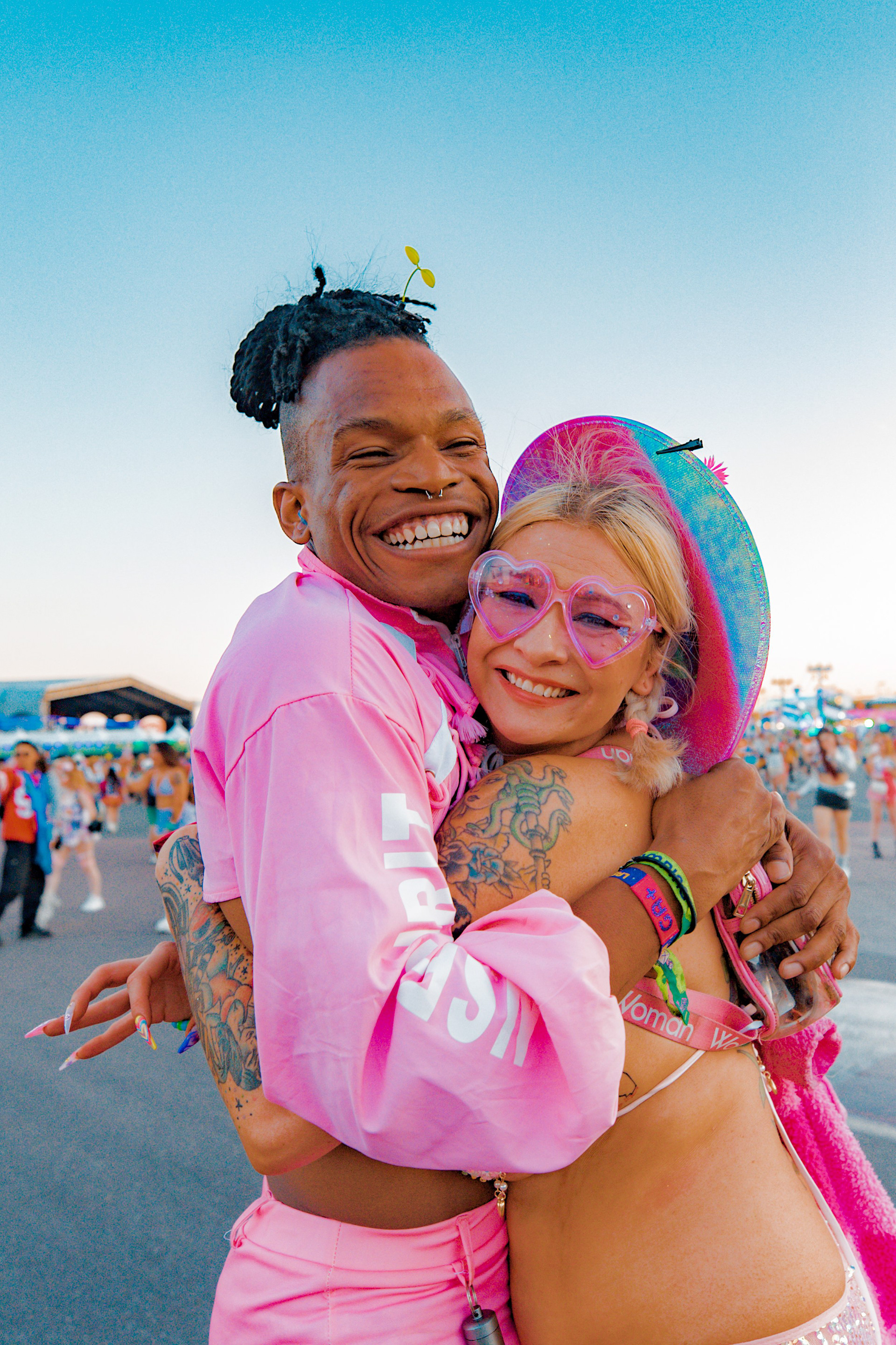 Capturing the 'Electric Daisy' aesthetic. Duo portraiture highlighting the vibrant fashion and community spirit of the 2025 Las Vegas festival circuit.