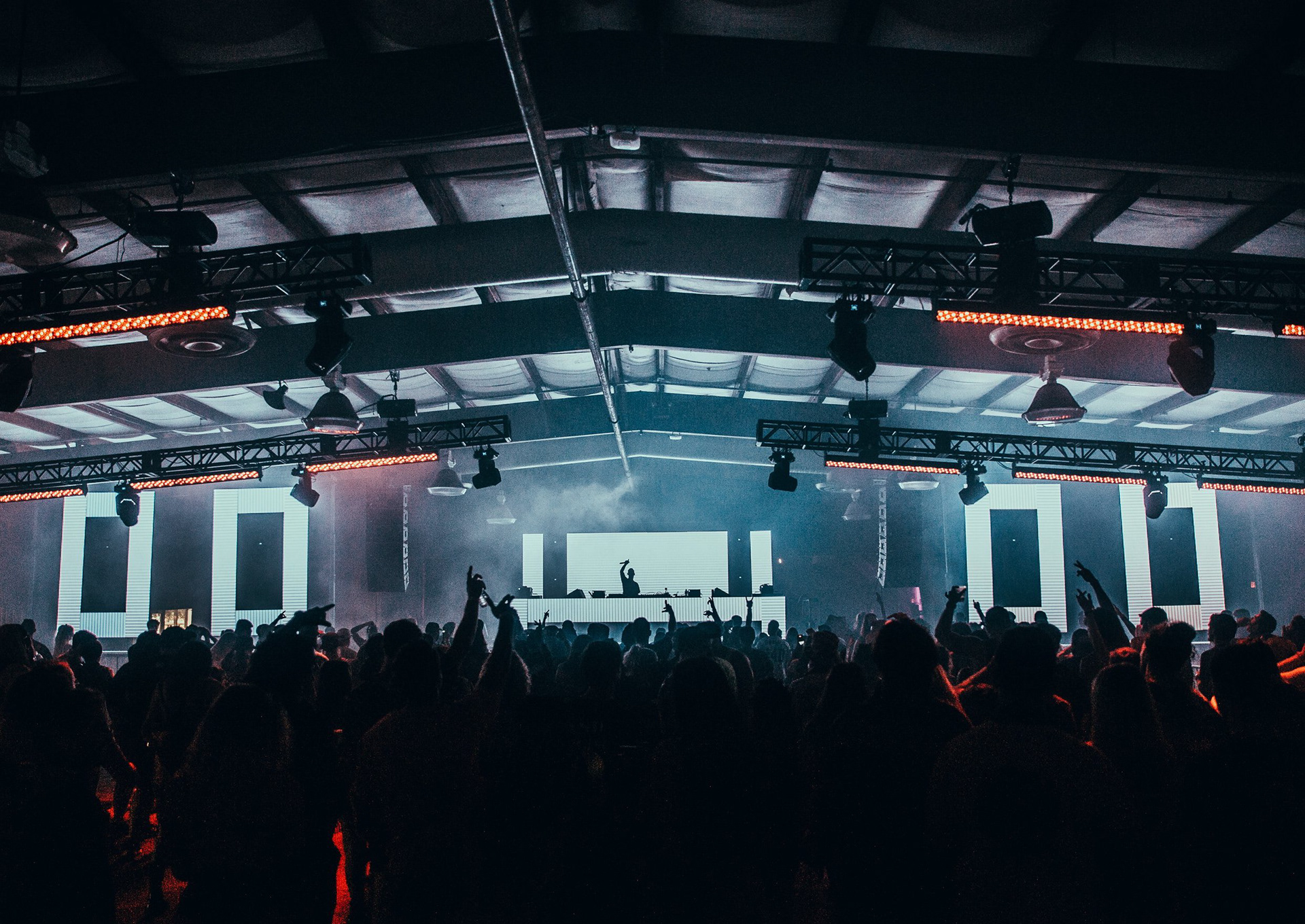 August 2021 - Warehouse vibes and megastructure production. The Endless Summer Nights concert series touches down in Orlando, featuring a massive crowd and high-tier bass music visuals.