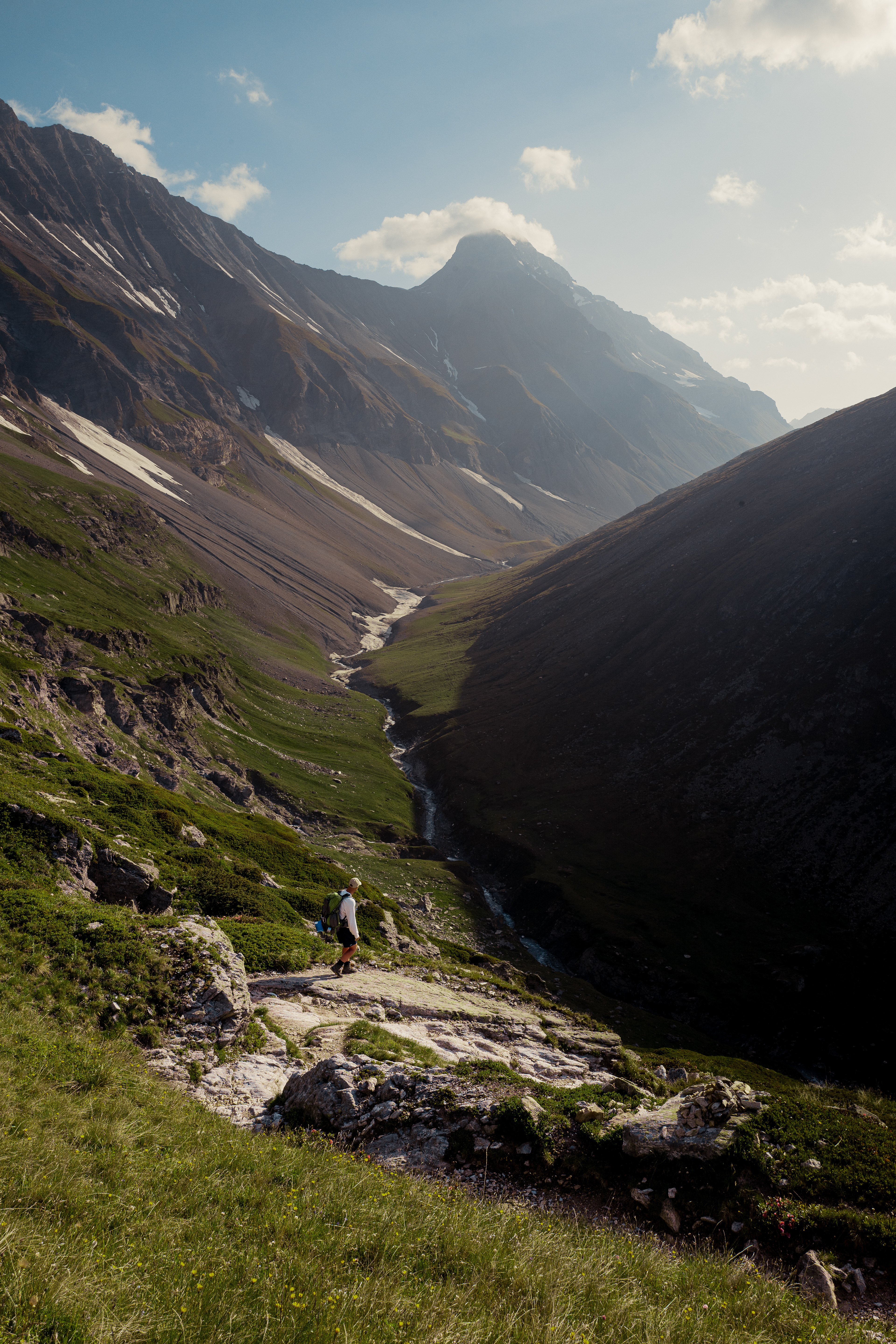 Descending to the Leisse, the river in the valley below.
