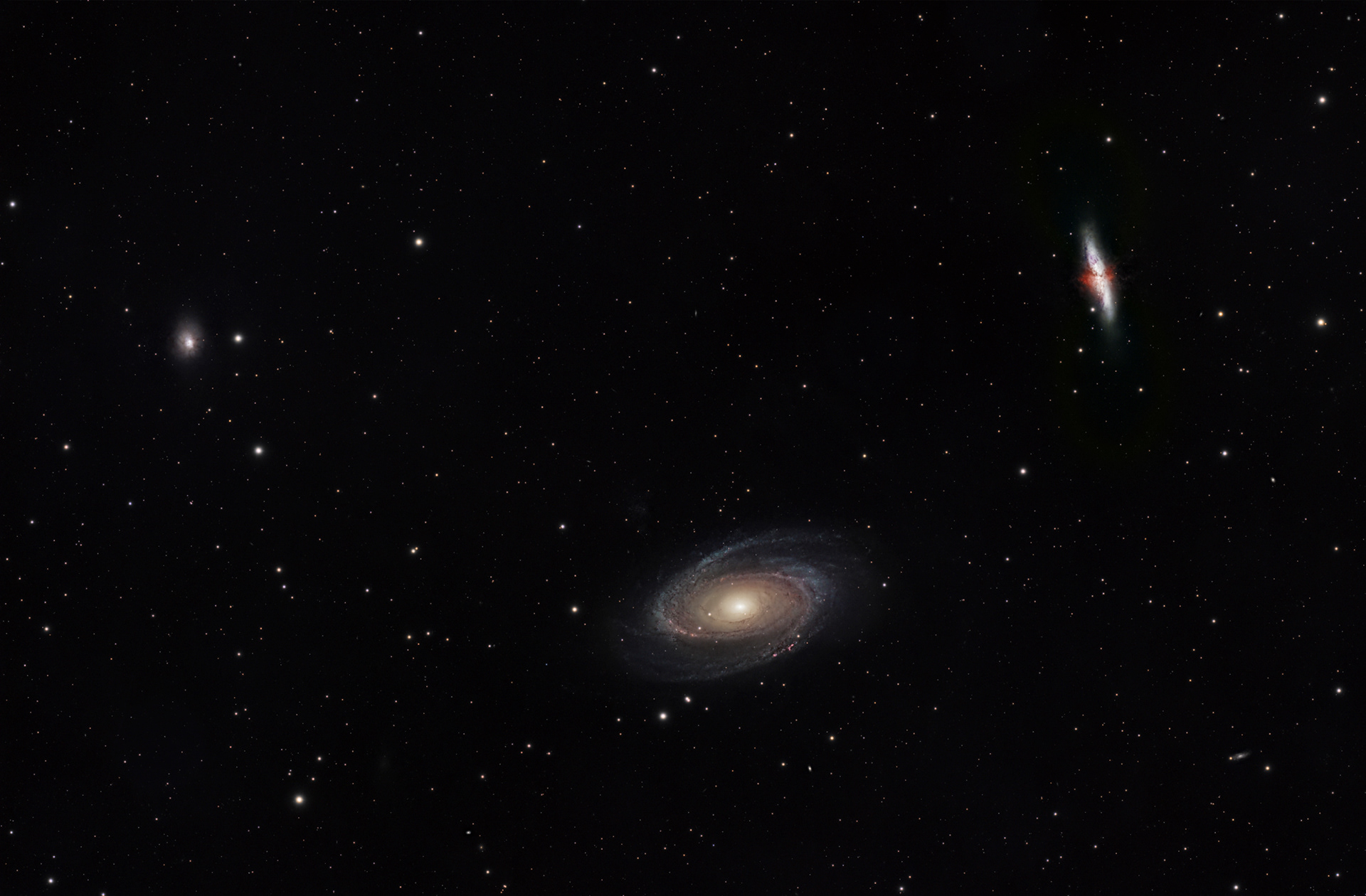 M81 Bode's Galaxy and M82 Cigar Galaxy (annotated) © Irwin Seidman