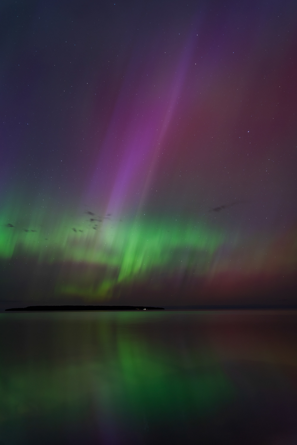 Aurora Borealis (Northern Lights) & STEVE (Strong Thermal Emission Velocity Enhancement) © Irwin Seidman