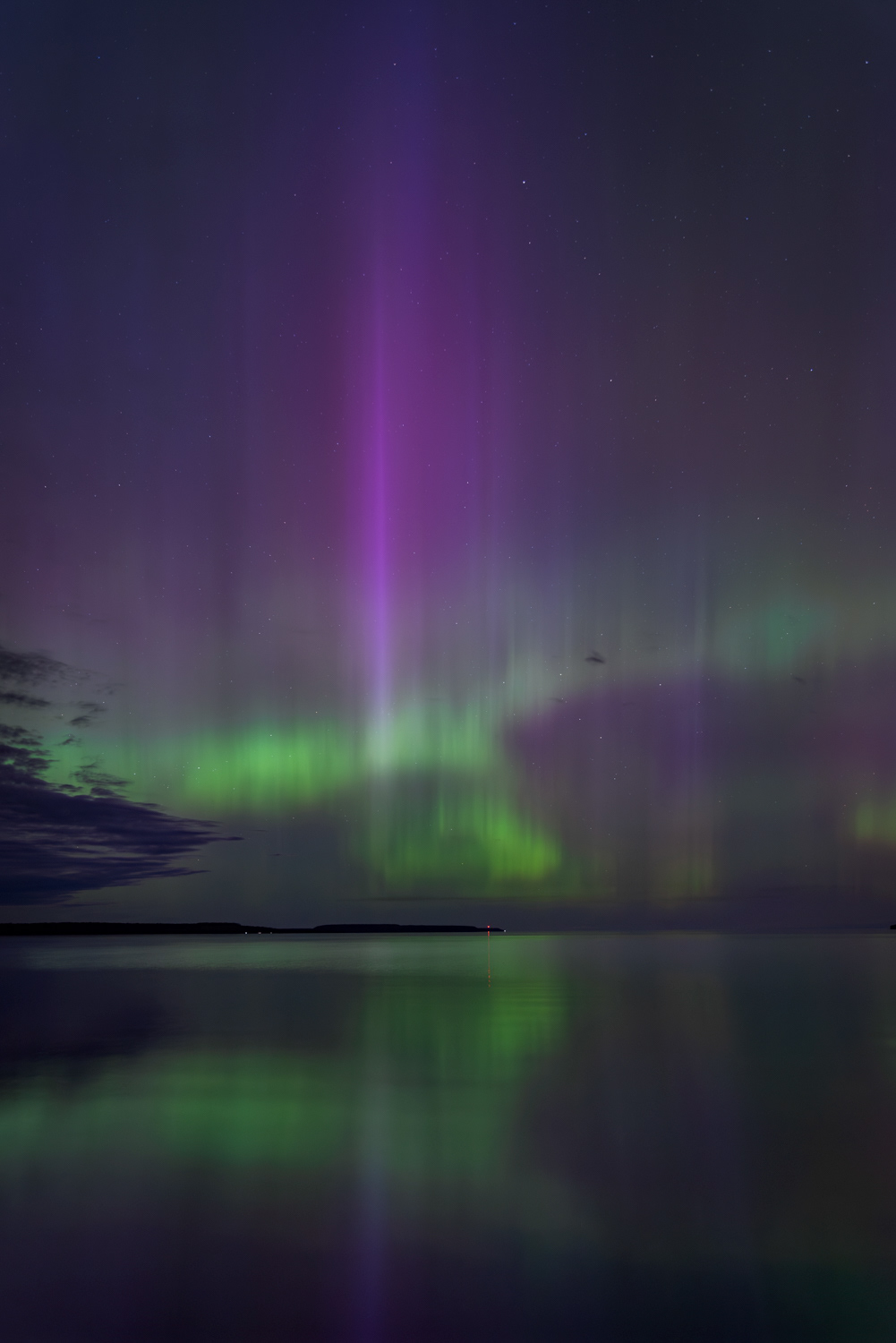 Aurora Borealis (Northern Lights) & STEVE (Strong Thermal Emission Velocity Enhancement) © Irwin Seidman
