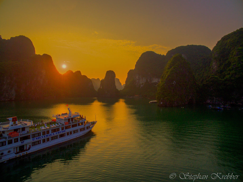 2016 Sunset - Ha Long Bay / Vietnam