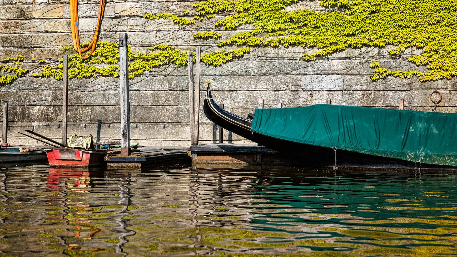 Gondola Bow