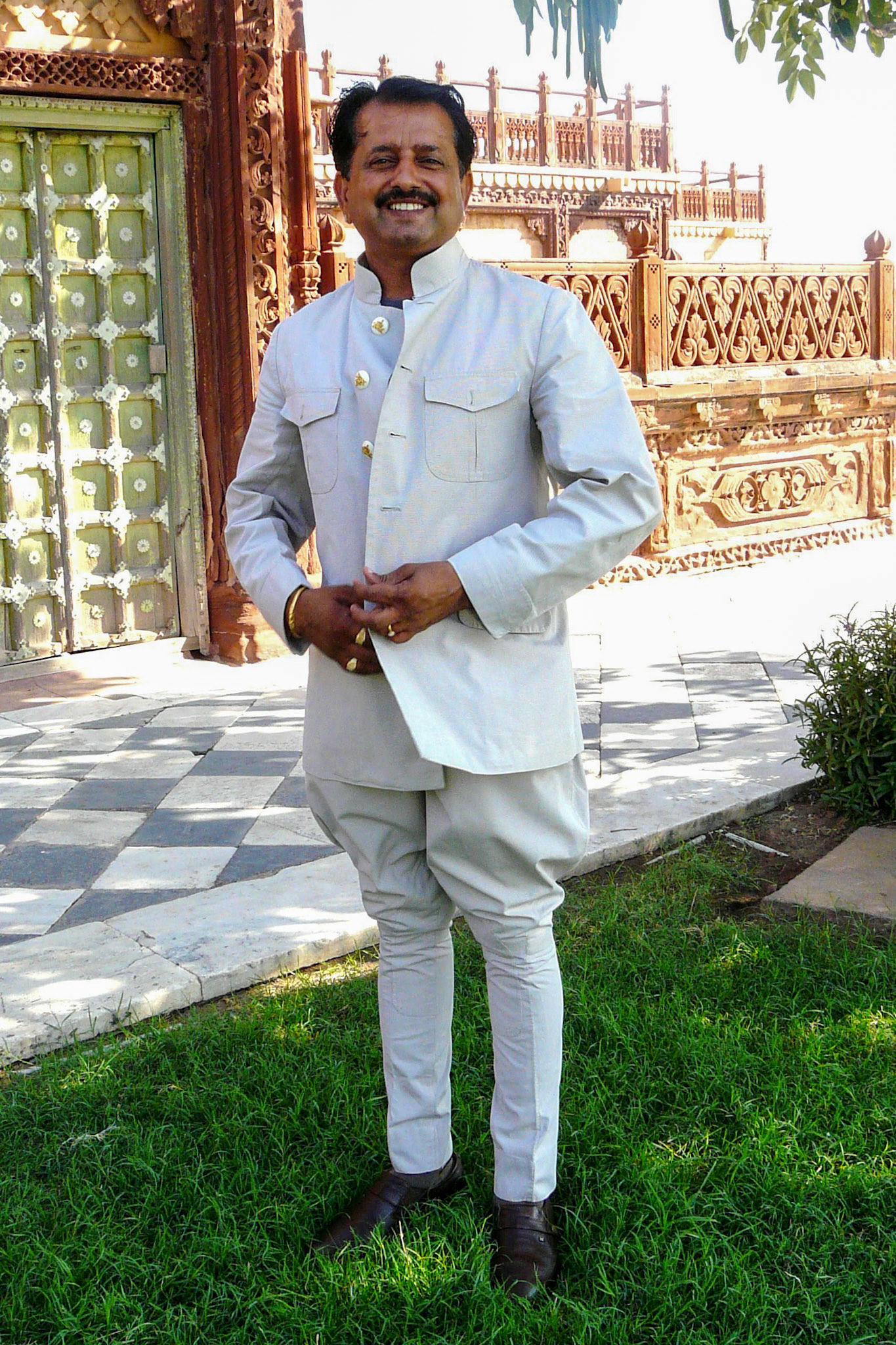 Guide wearing jodhpurs, Jodhpur, India