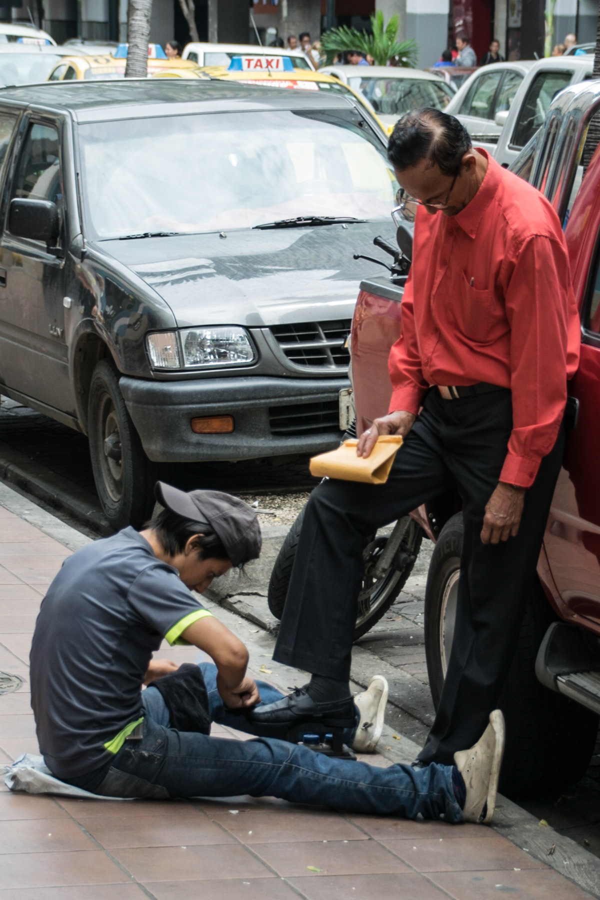 Shoe-shine, Guayaquil, Ecuador