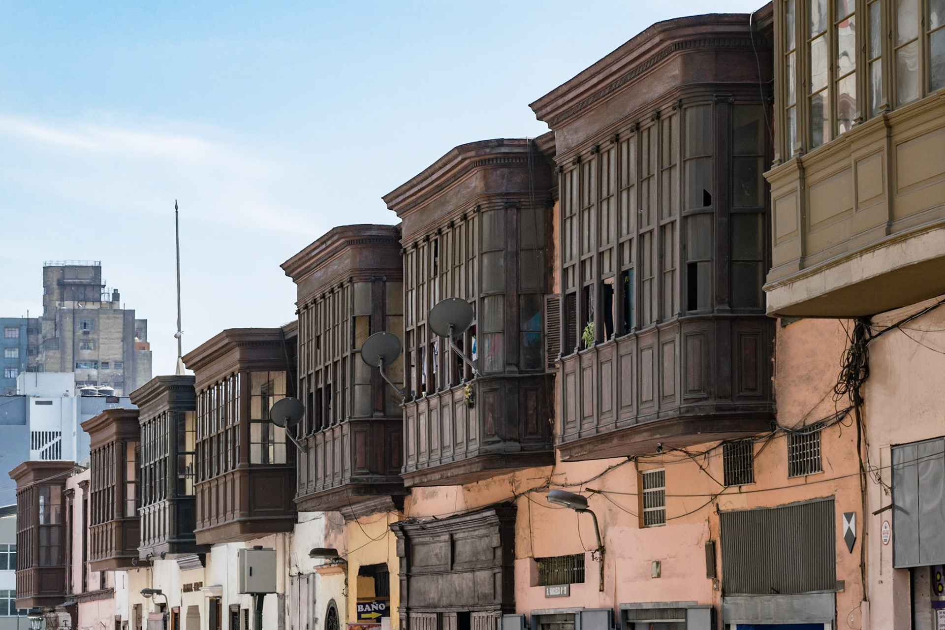 Enclosed balconies, Lima