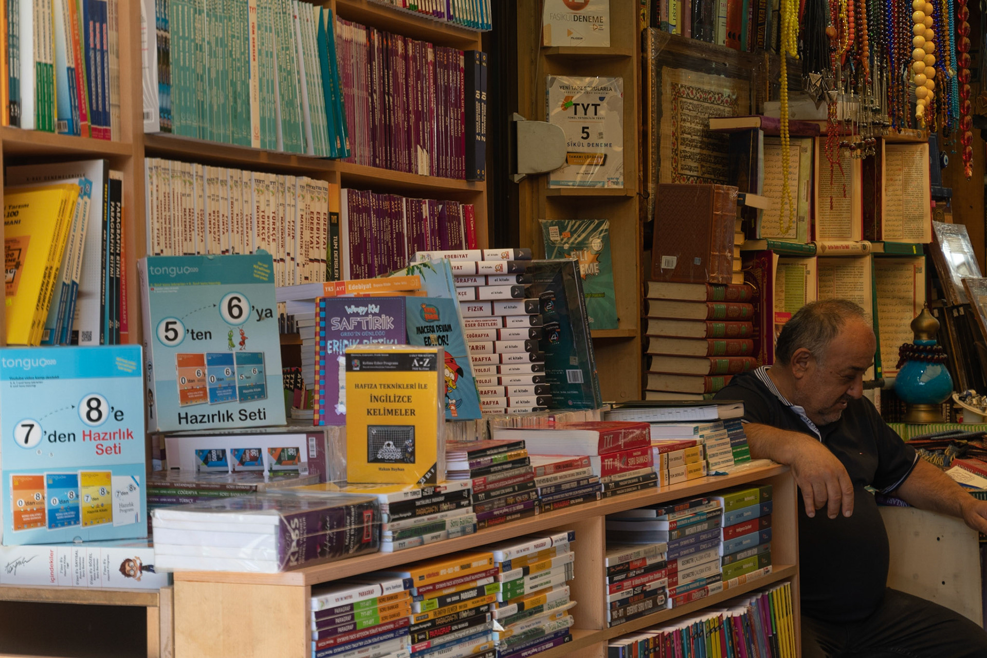 Sleepy bookseller, Istanbul