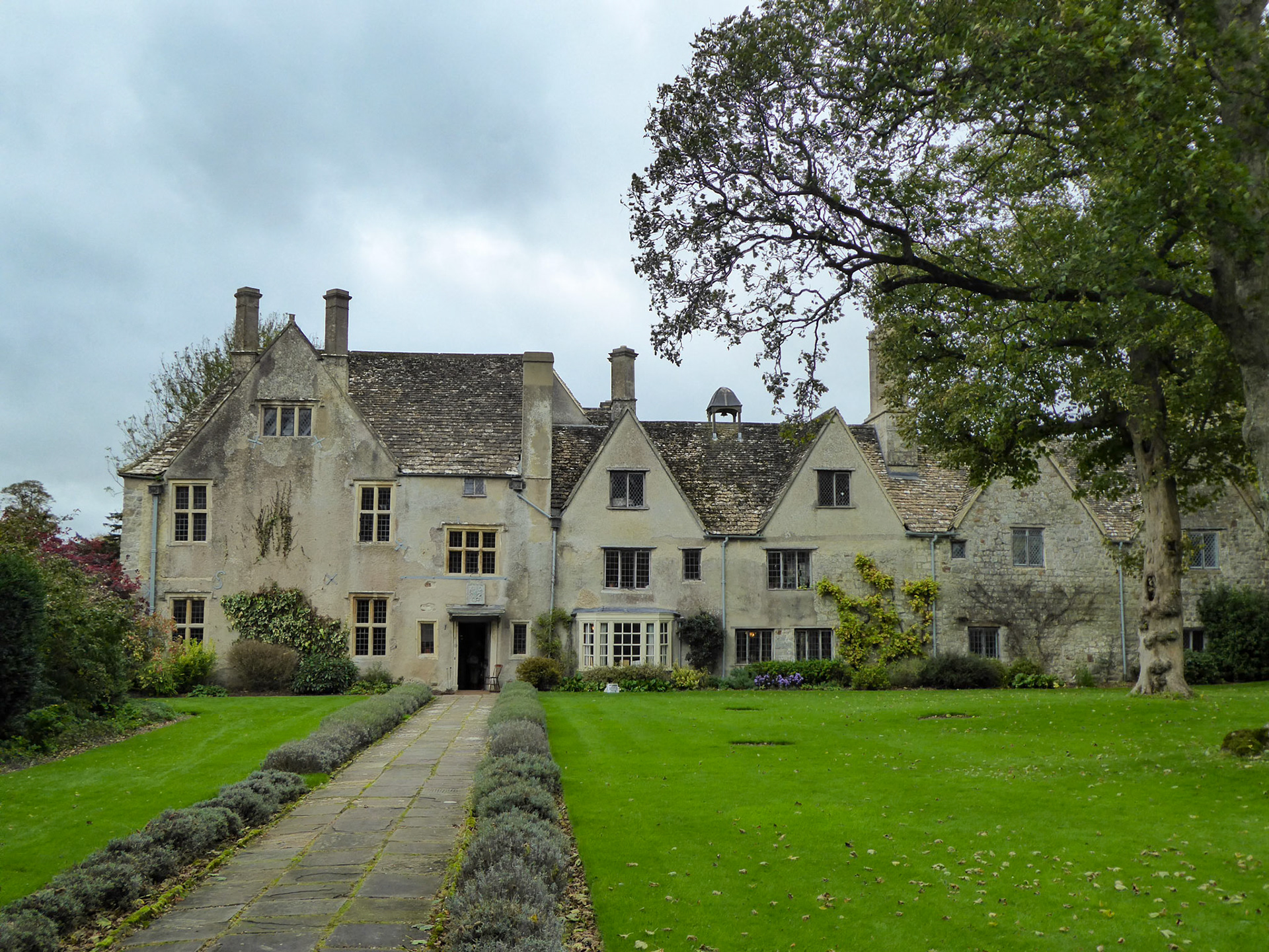 Avebury Manor (16th Century CE)