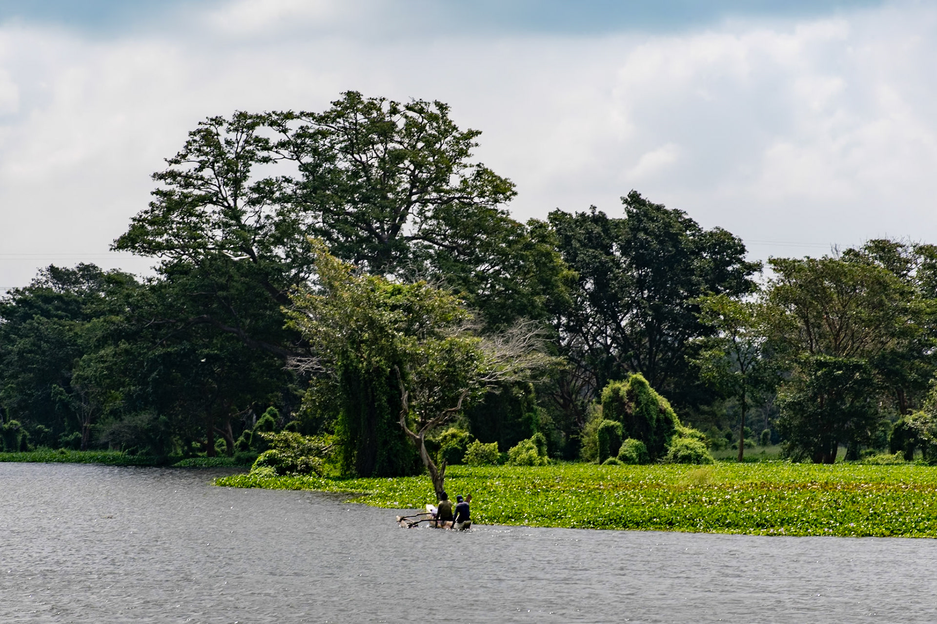 Lake, en route to Wilpattu