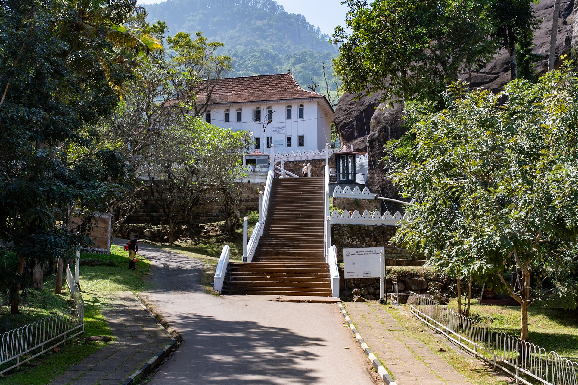 Aluviharaya Cave Temple