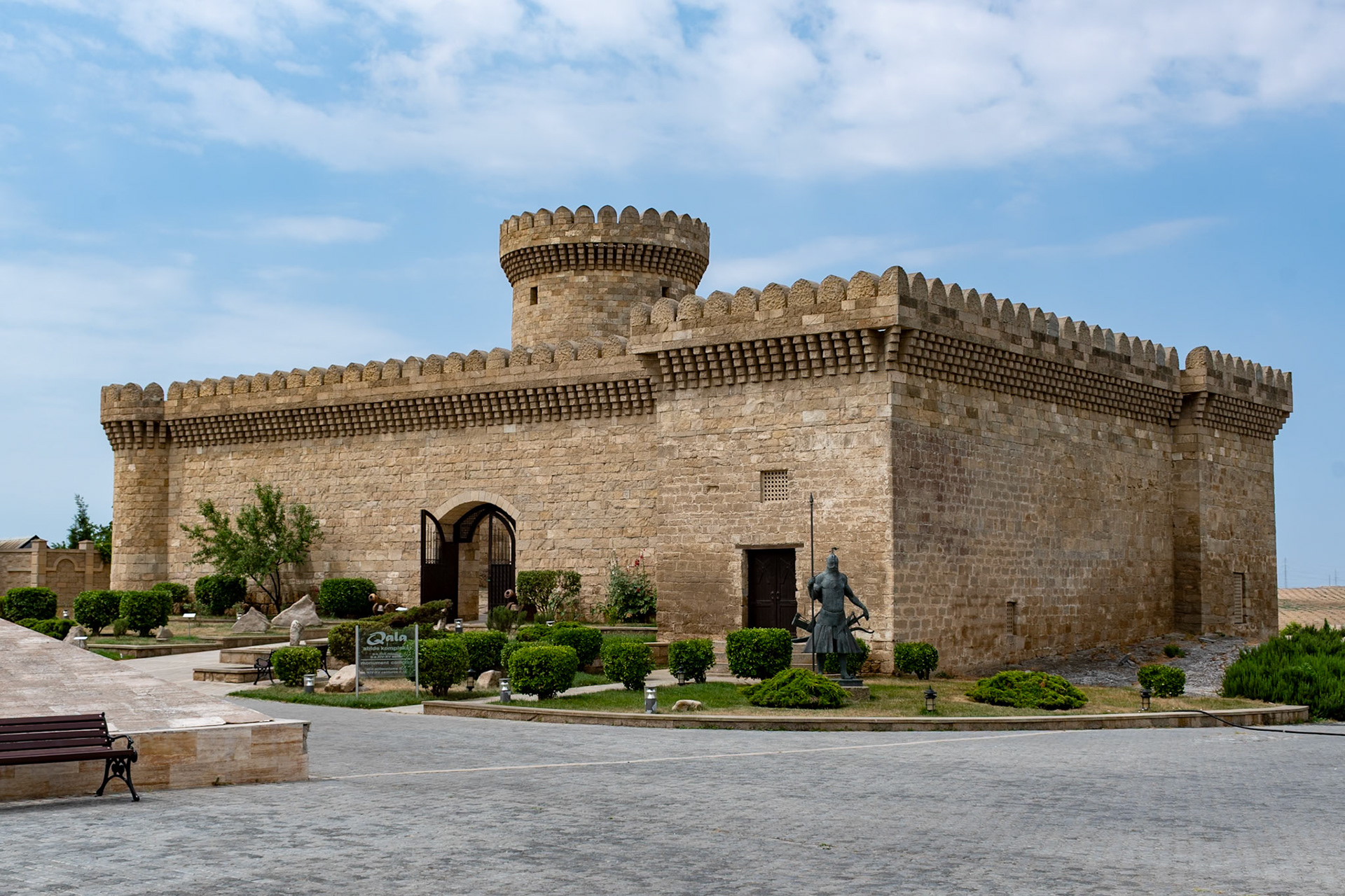 Fortress (14th C), Qala