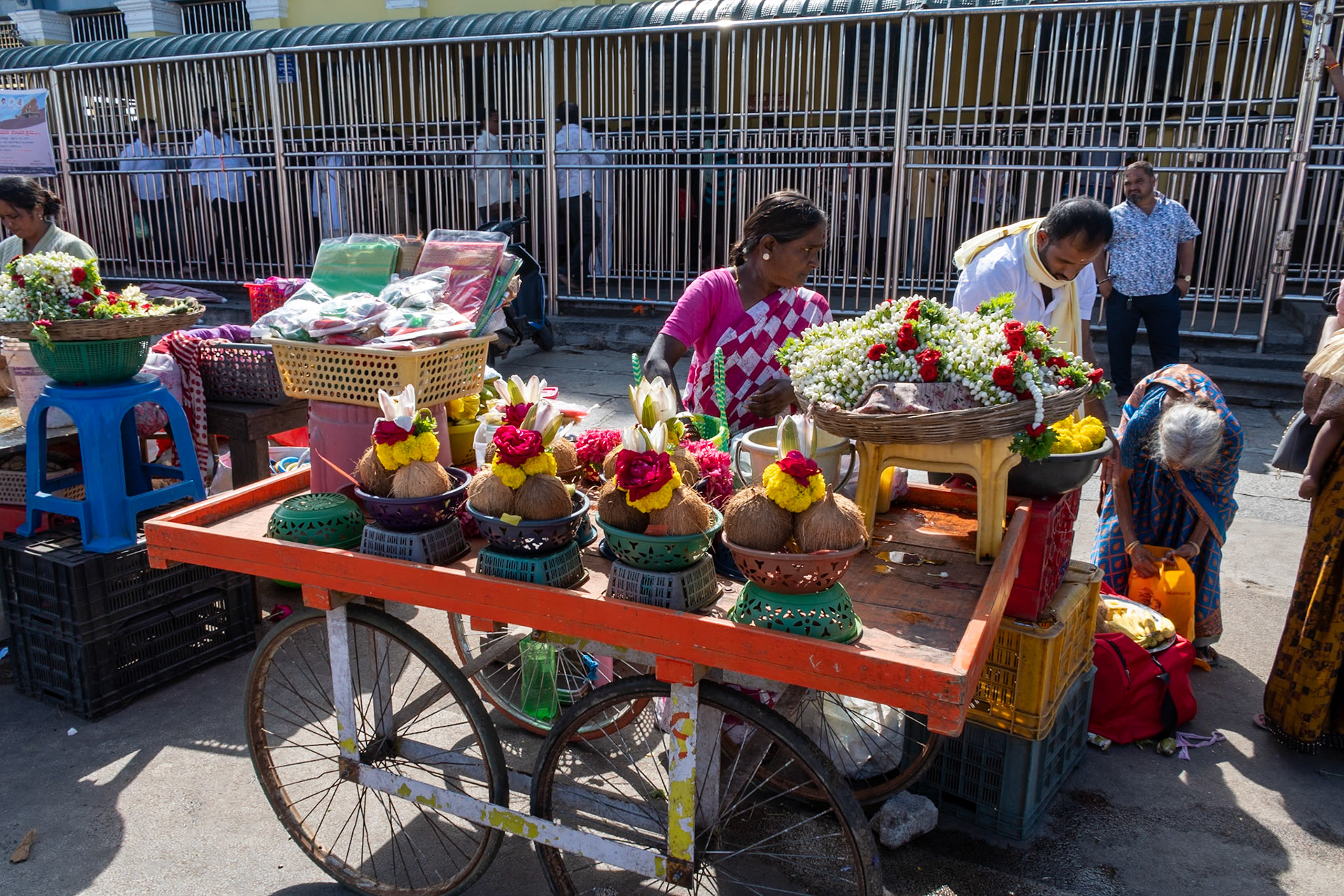 Garland sellers, Sri Chamundeshwari Temple, Mysuru