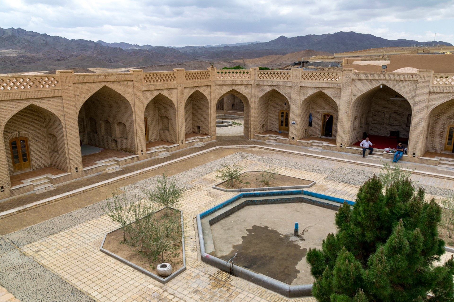 Caravanserai, Kharanaq