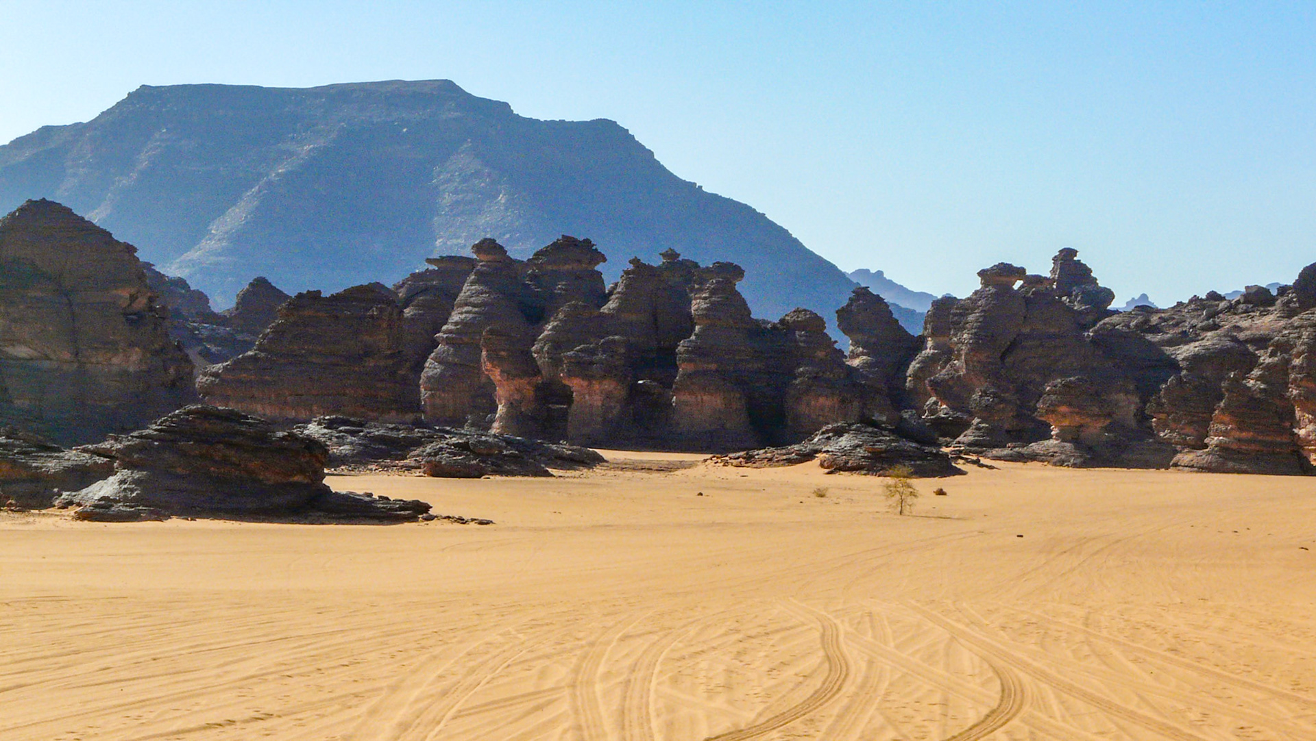 Rock formations, Northern Akakus